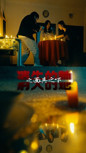 夜晚床上運動午夜視頻